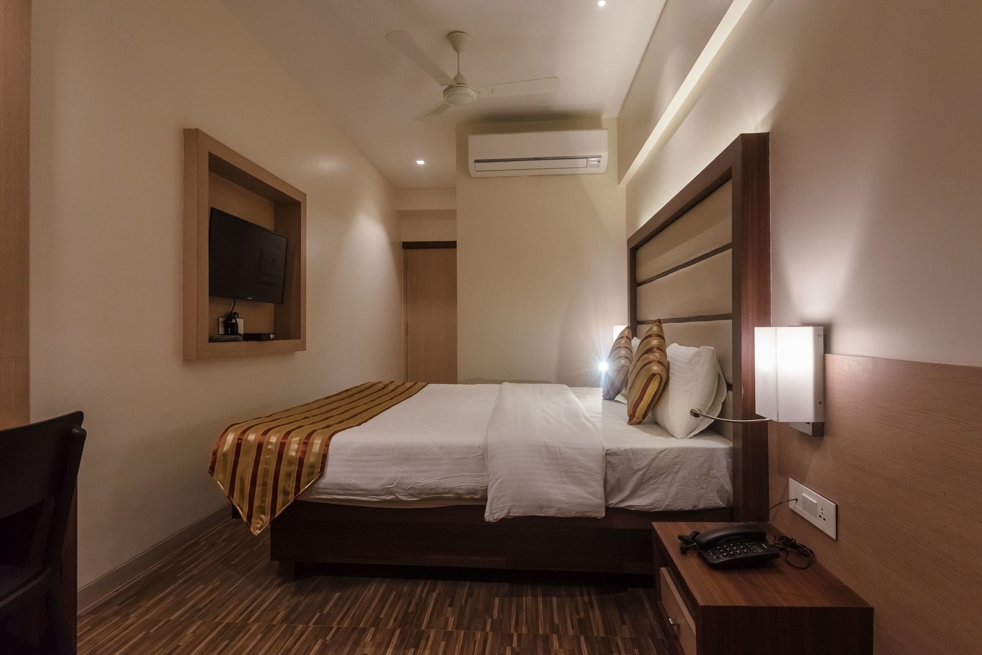 Super Capital O Hotel Konar Inn Turambhe Экстерьер фото